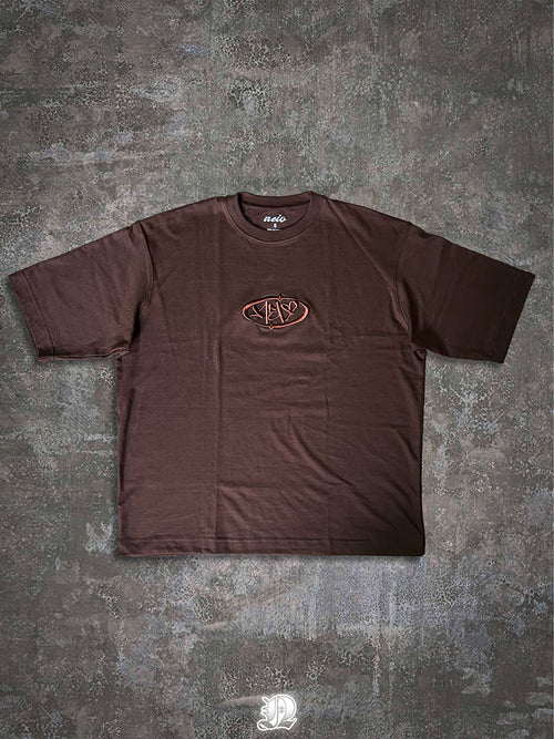 T-Shirt Neio Big Logo - Brown - Frente bordado